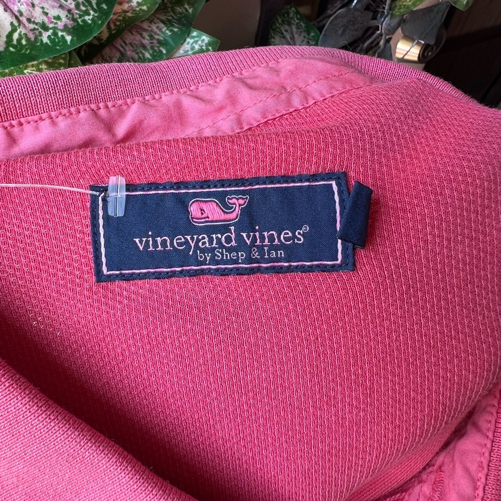 Men’s Vineyard Vines pink polo short sleeve shirt. - Picture 2 of 16